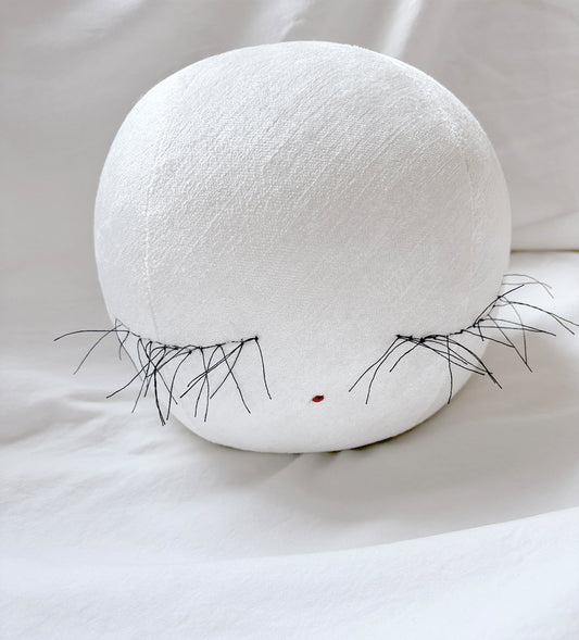 Pearl Pillow with lashes